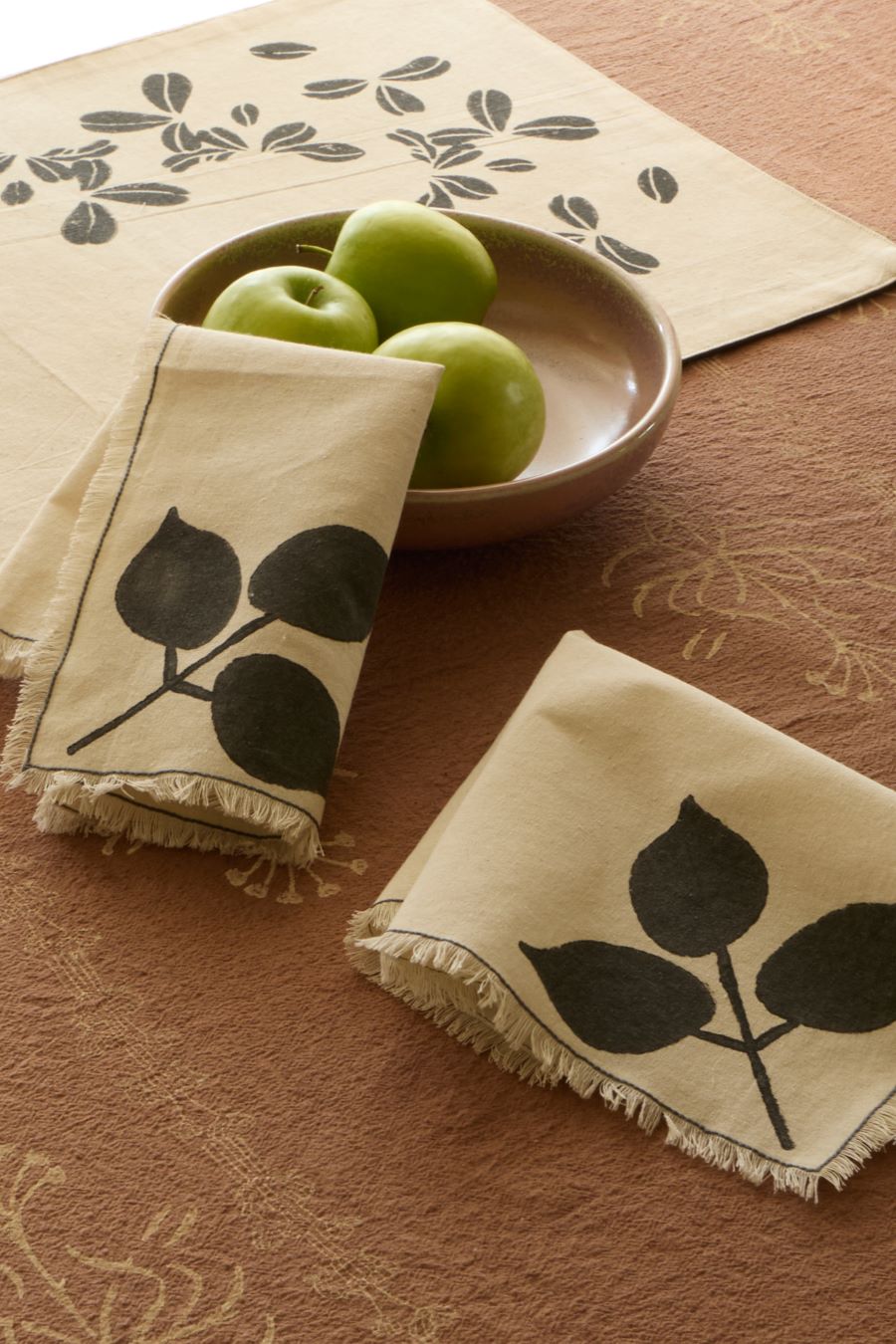 Noir Leaf Napkins (Set of 4)