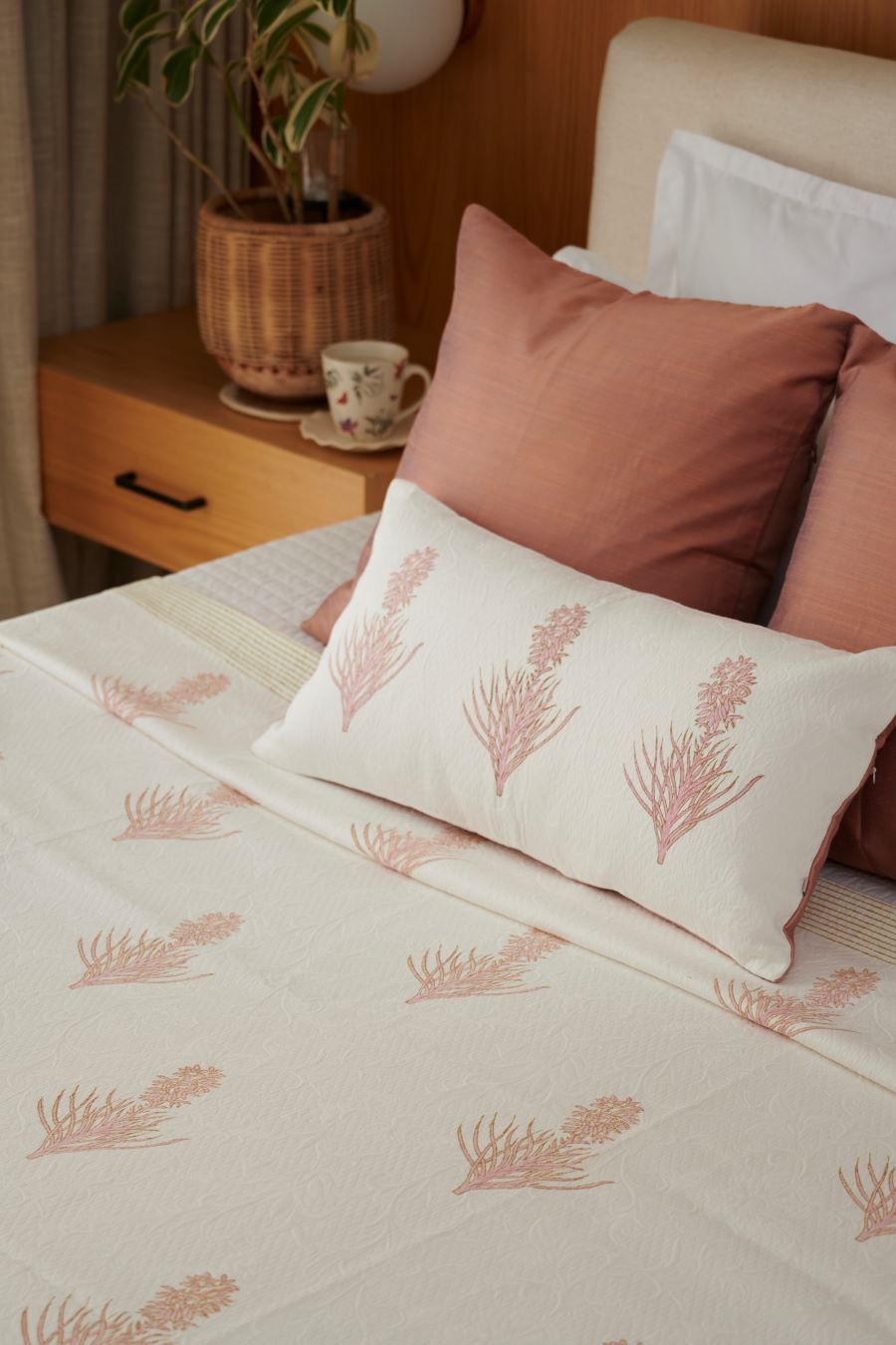 Pink Petal bedspread (Includes lumbar cushion)