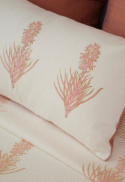 Pink Petal bedspread (Includes lumbar cushion)