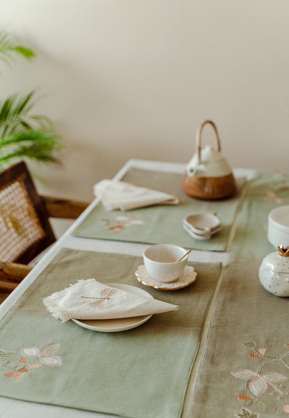 Blooming Melody Table Runner