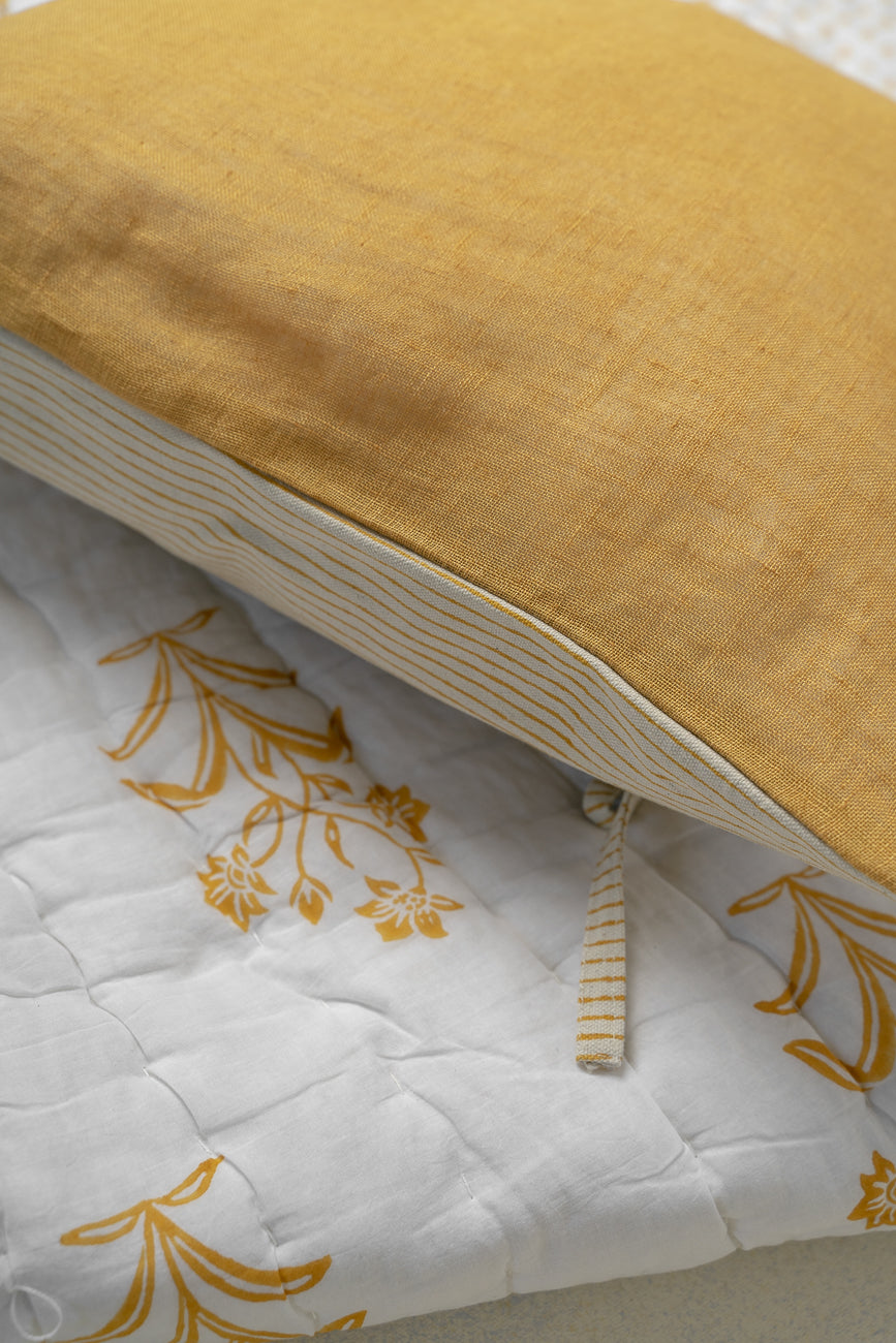 Yellow enigma butti quilt single bed