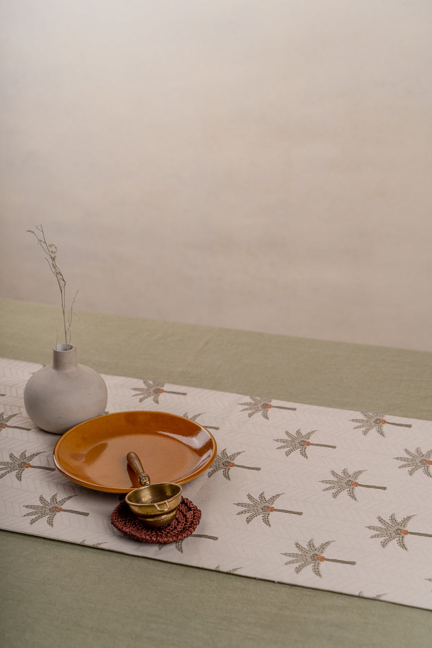 The calm palm table runner in grey